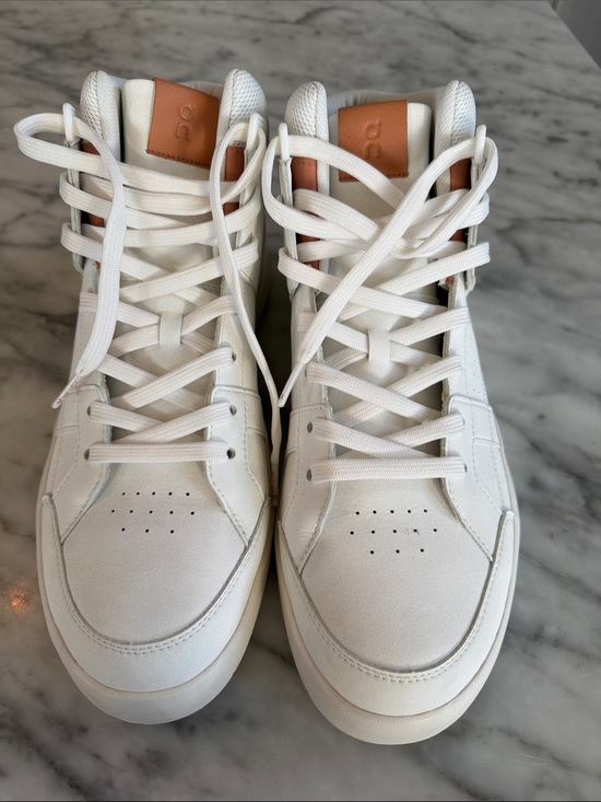 On Running Other - On Running the Roger White Sneakers with Tan Accents